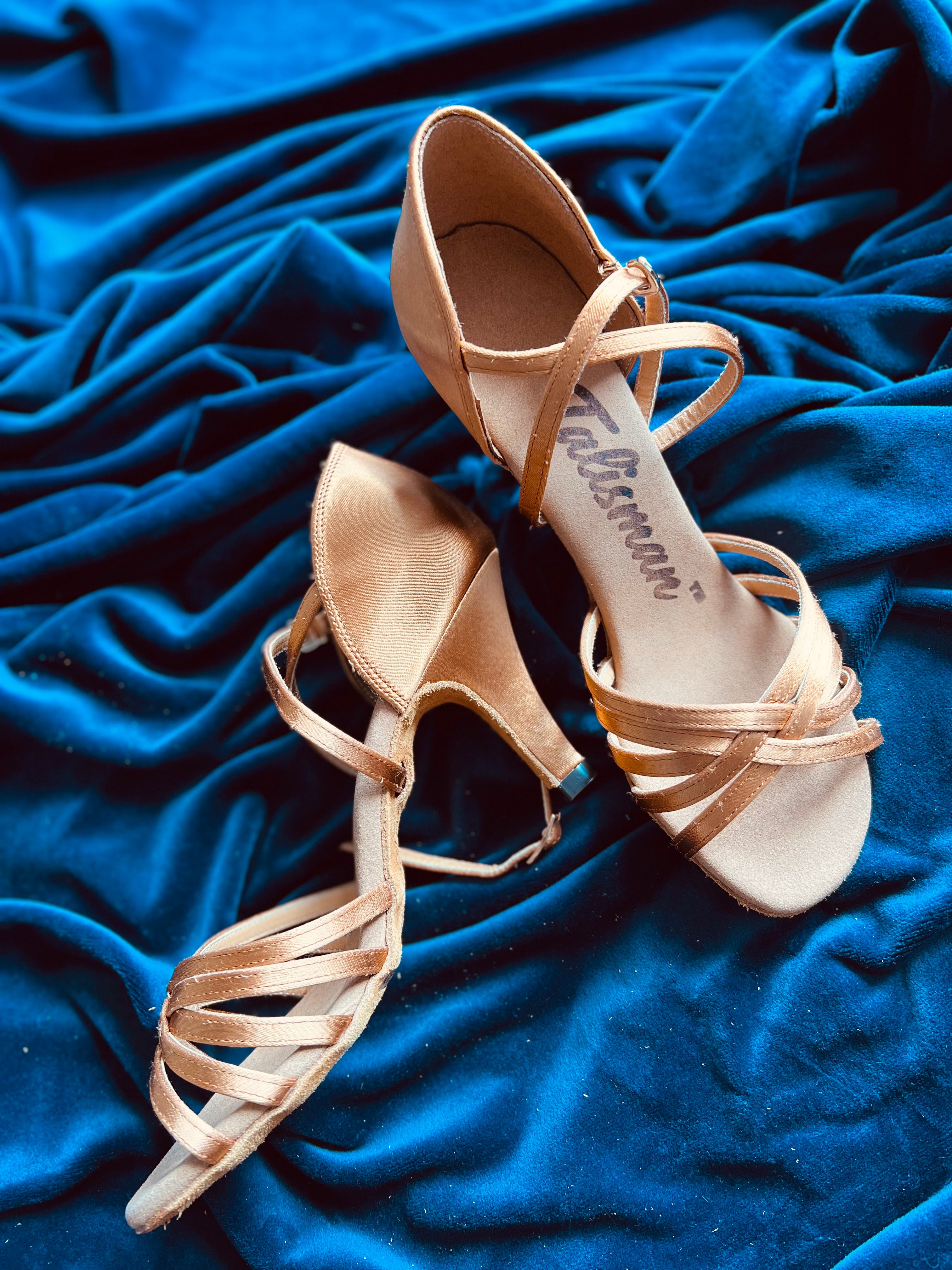 Latina Damenschuhe mit Riemen