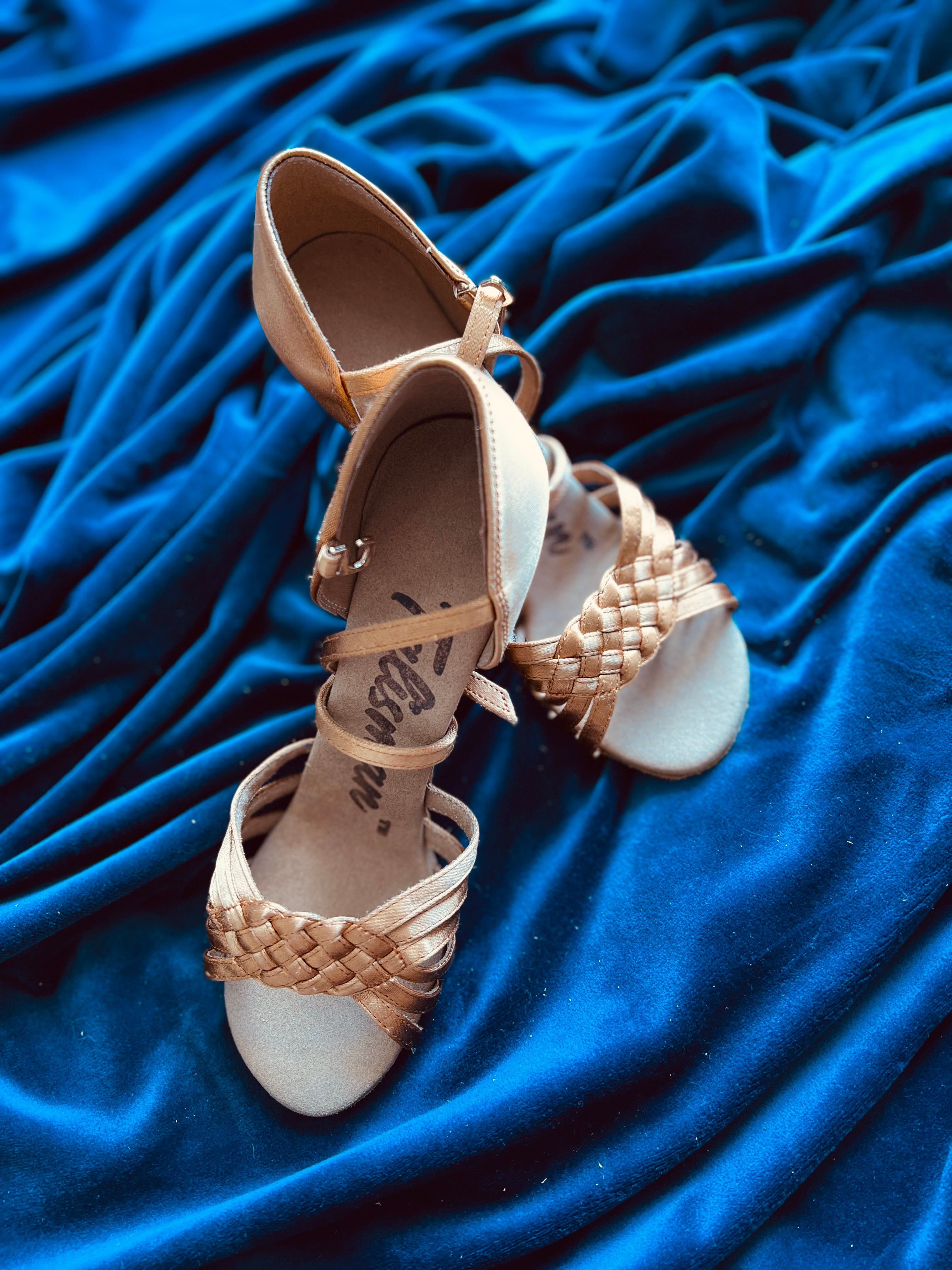 Geflochtene Tanzschuhe