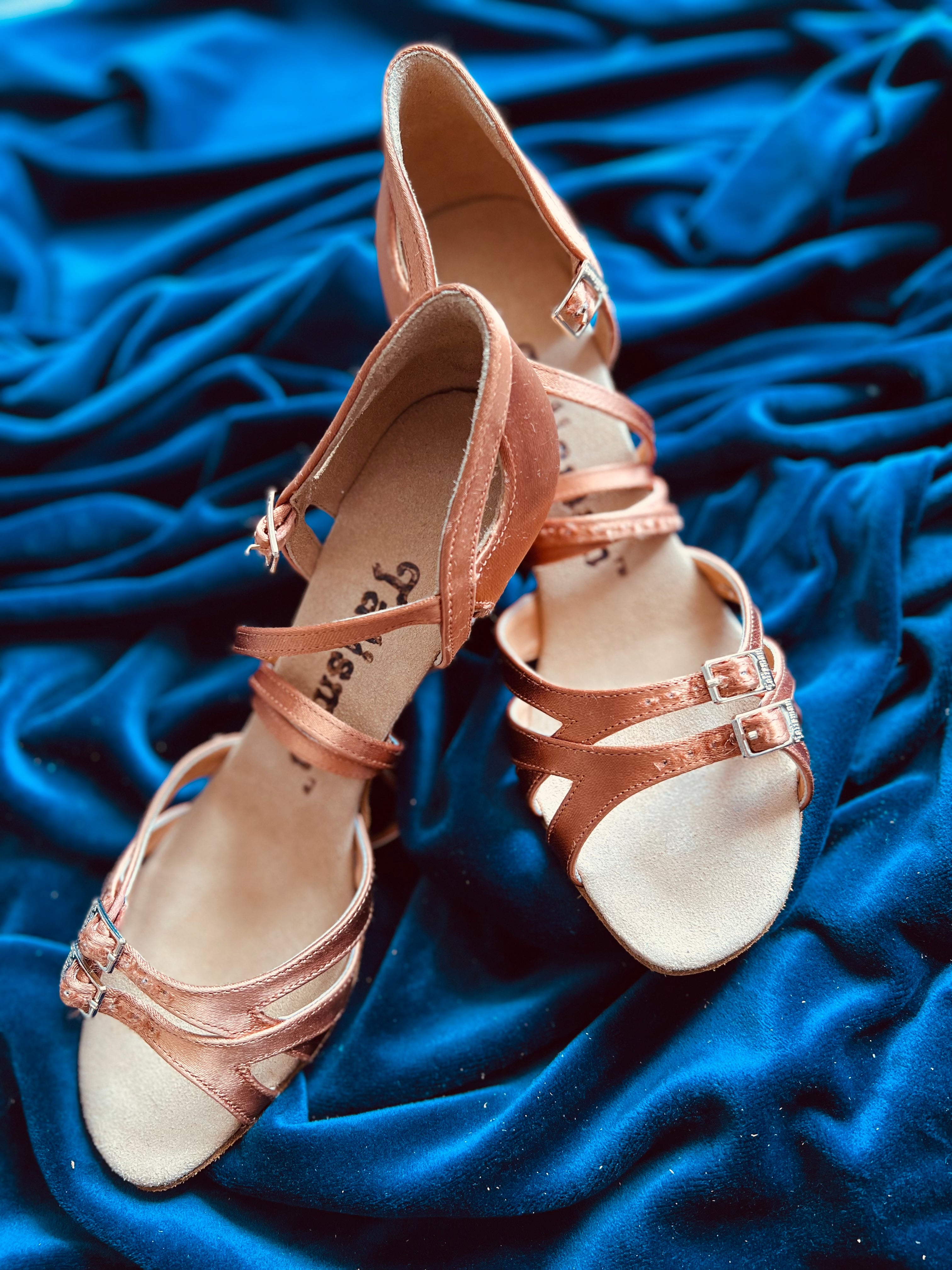 Latina Tanzschuhe mit Schnalle